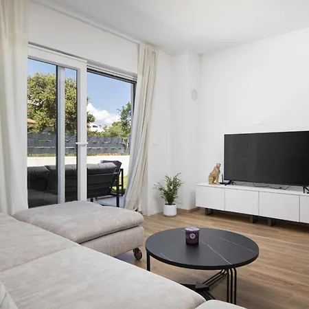 Oasis Holiday home Liznjan